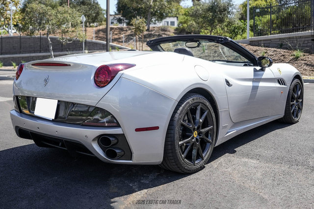 Used 2012 Ferrari California RWD image 8