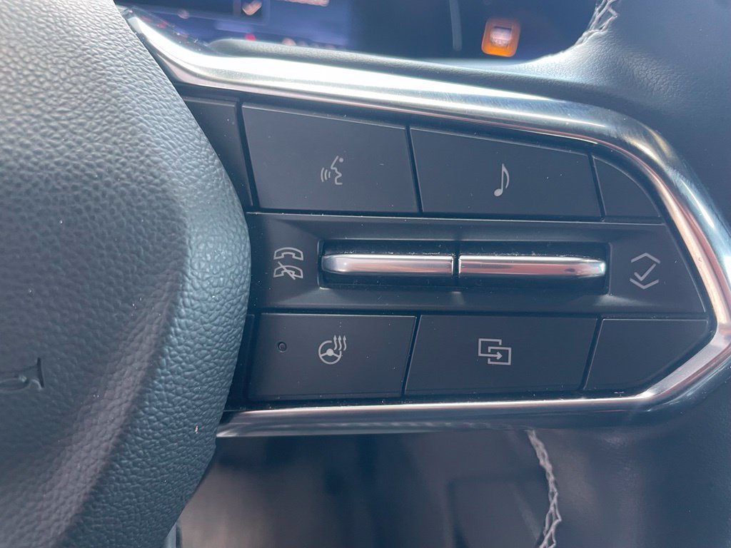 Used 2025 Chevrolet Traverse LT w/ LPO, Floor Liner Package FWD image 9