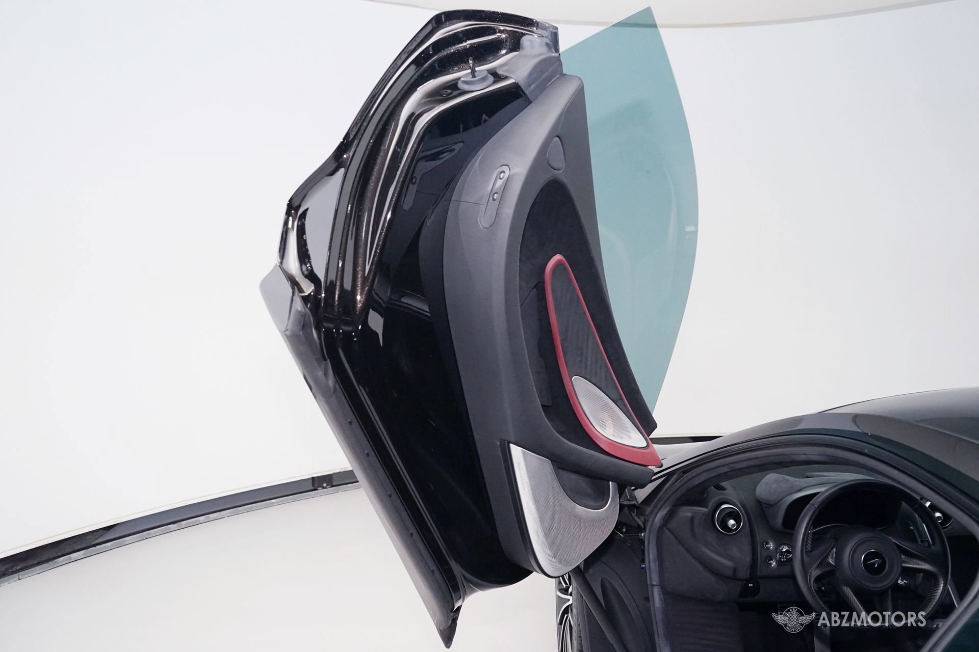 Used 2020 McLaren GT RWD image 9
