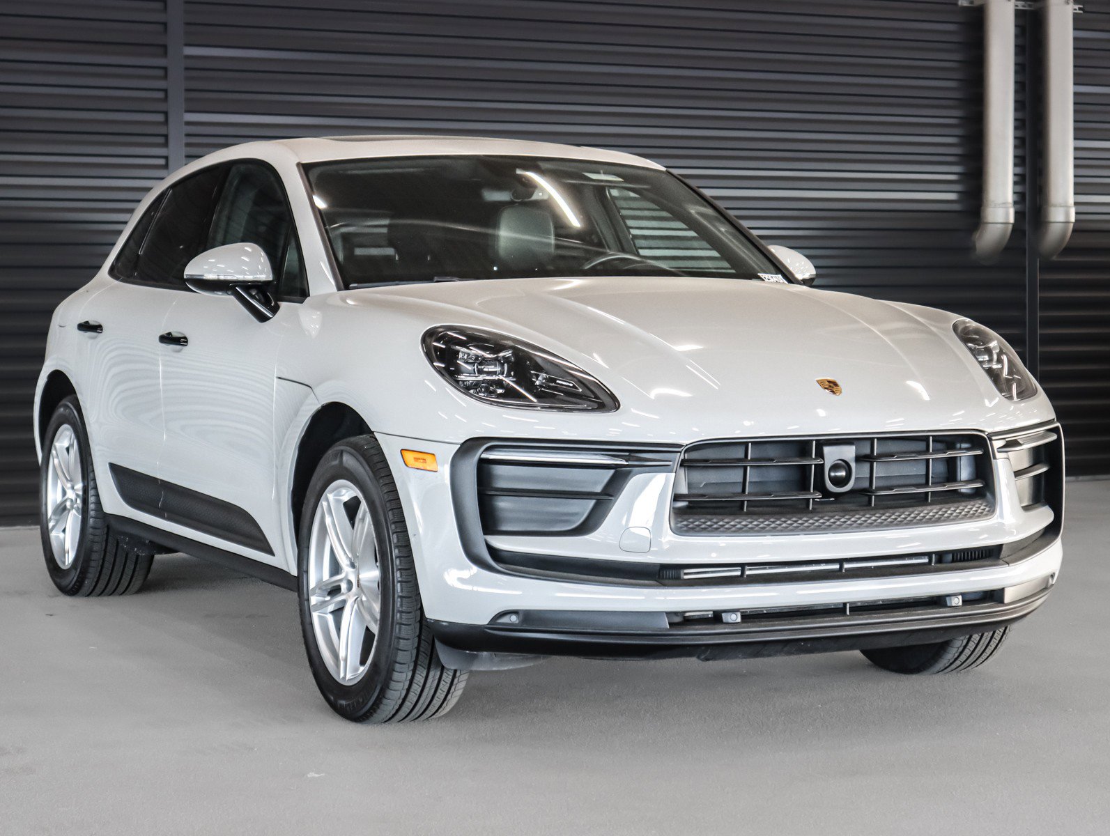 Certified 2023 Porsche Macan image 7