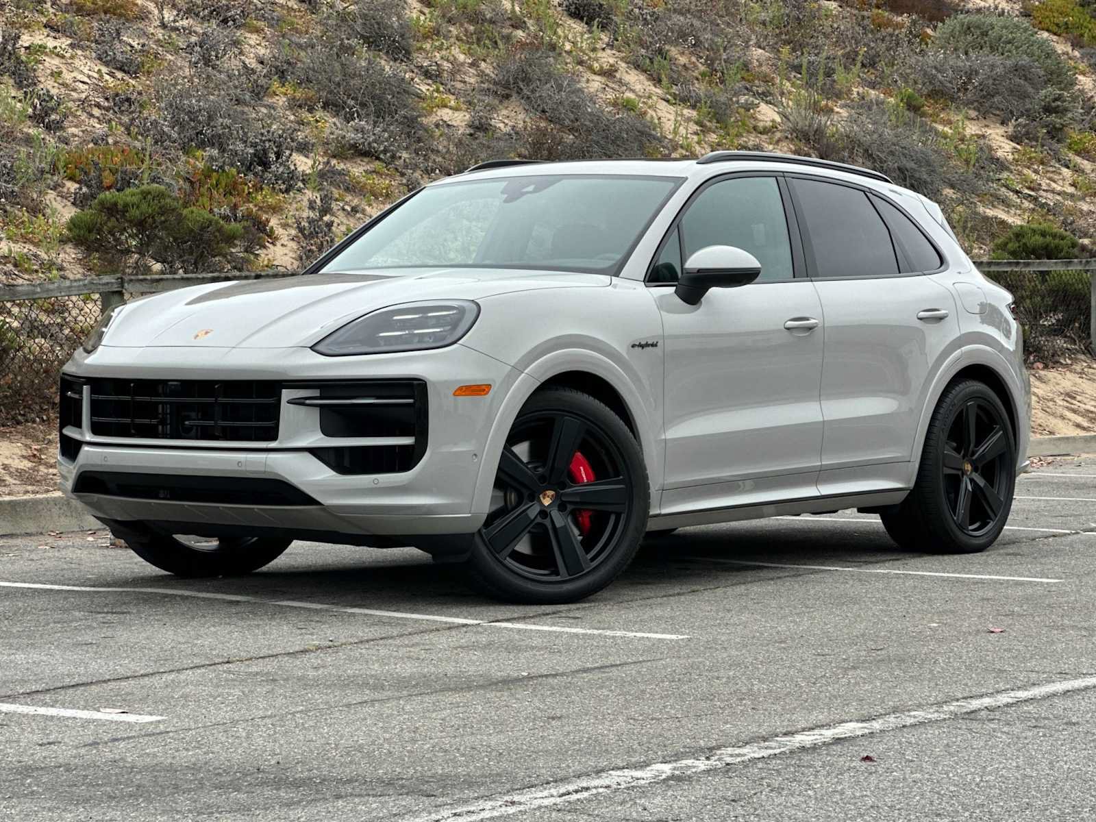 Certified 2025 Porsche Cayenne S AWD/4WD image 1