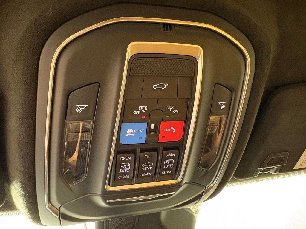 Used 2025 Jeep Grand Cherokee L Summit AWD/4WD image 37
