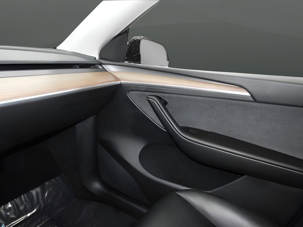 Used 2024 Tesla Model Y Long Range image 17