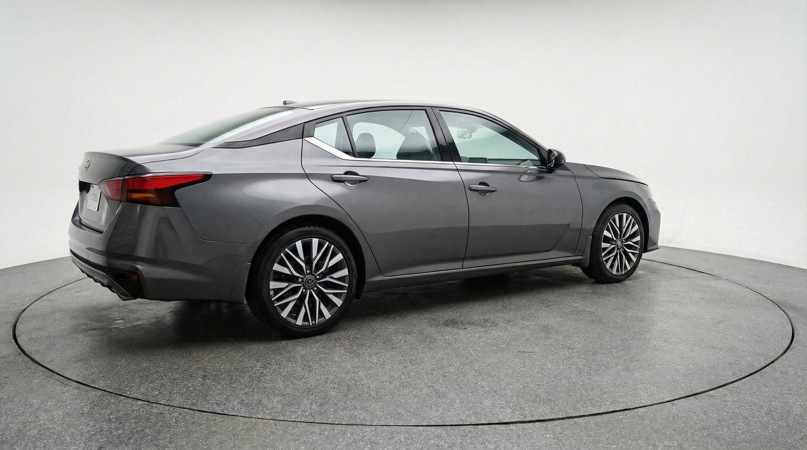 Used 2025 Nissan Altima 2.5 SV FWD image 9