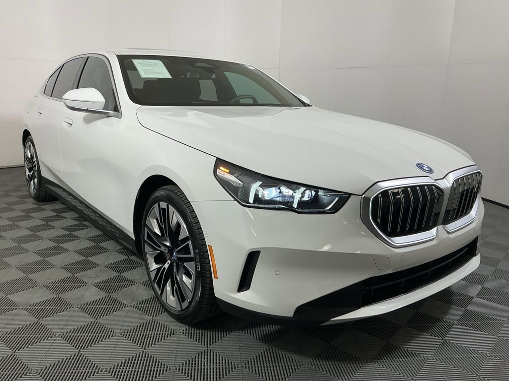 Certified 2025 BMW i5 eDrive40i image 3