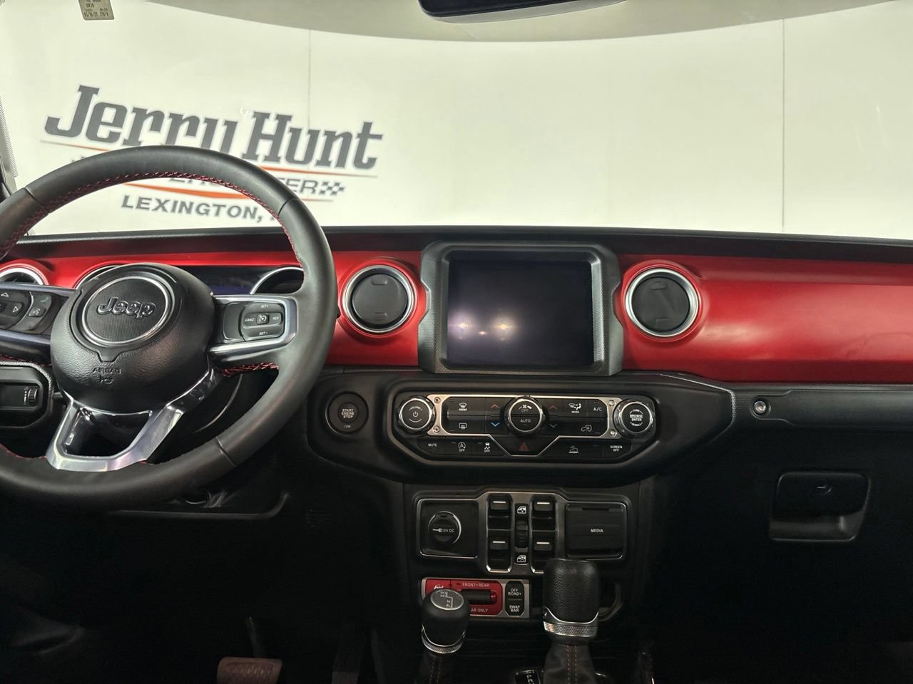 Used 2023 Jeep Gladiator Rubicon w/ Trailer Tow Package AWD/4WD image 24