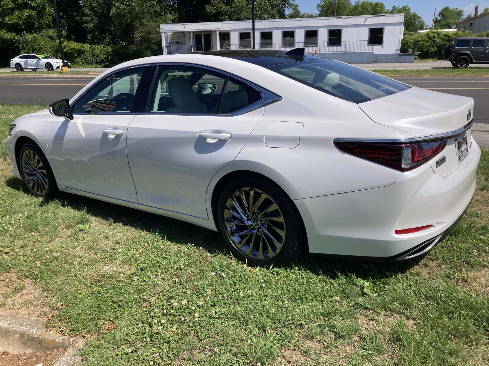 Used 2024 Lexus ES 350 w/ Luxury Package FWD image 7