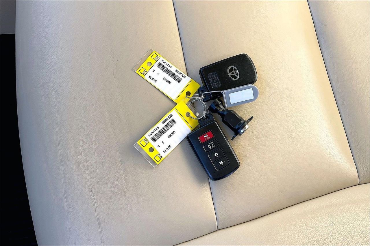 Used 2019 Toyota Highlander XLE image 34