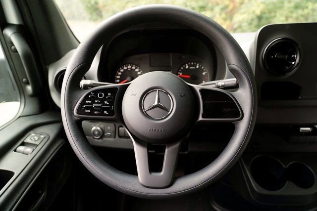 Used 2023 Mercedes-Benz Sprinter 3500 image 28