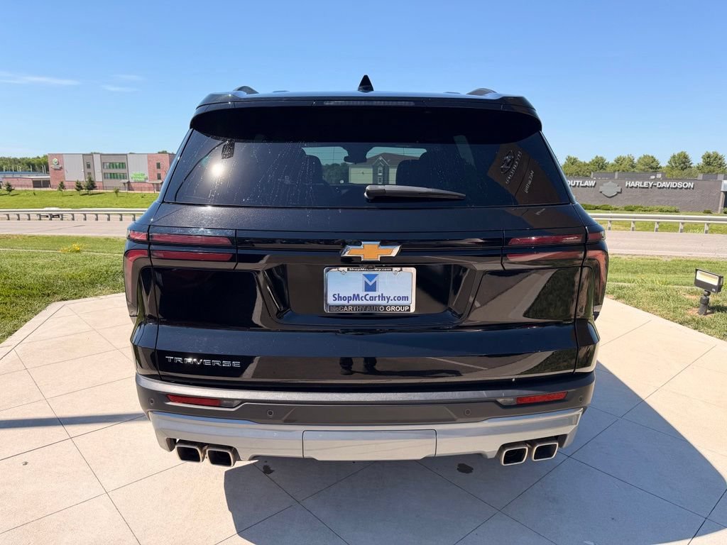 Used 2025 Chevrolet Traverse LT FWD image 9