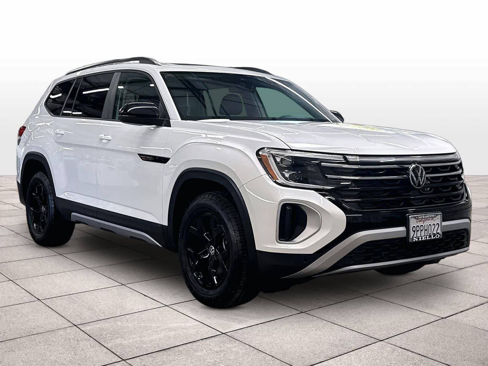 Used 2024 Volkswagen Atlas Peak Edition SE AWD/4WD image 3