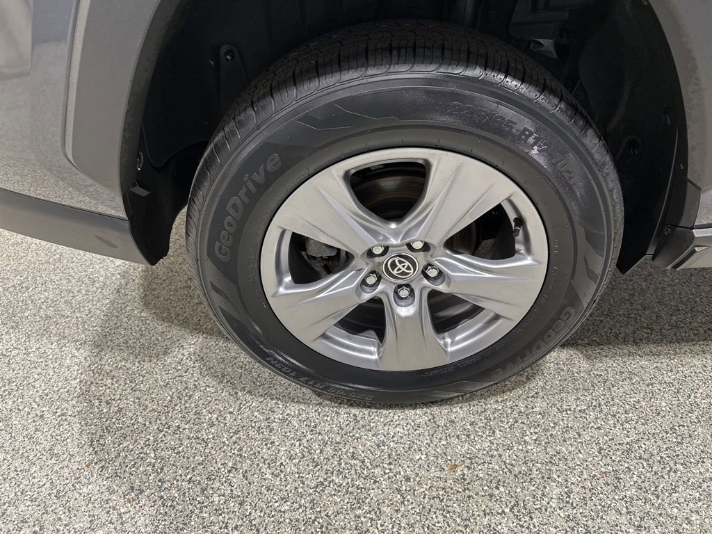 Certified 2022 Toyota RAV4 LE image 22