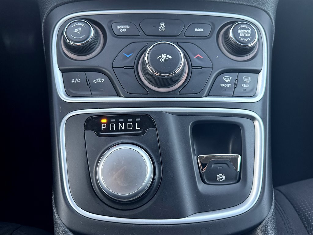 Used 2015 Chrysler 200 Limited w/ Convenience Group FWD image 18