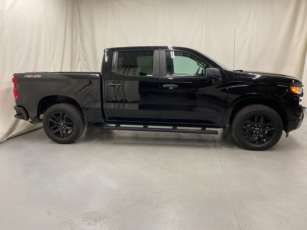 Used 2023 Chevrolet Silverado 1500 Custom image 9