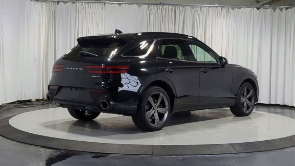 Used 2024 Genesis GV70 3.5T Sport w/ Sport Prestige Package image 8