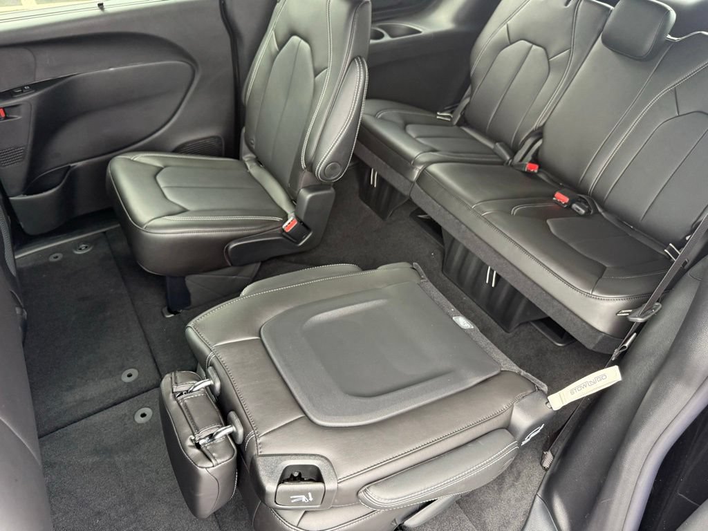 New 2027 Chrysler Pacifica Select FWD image 34