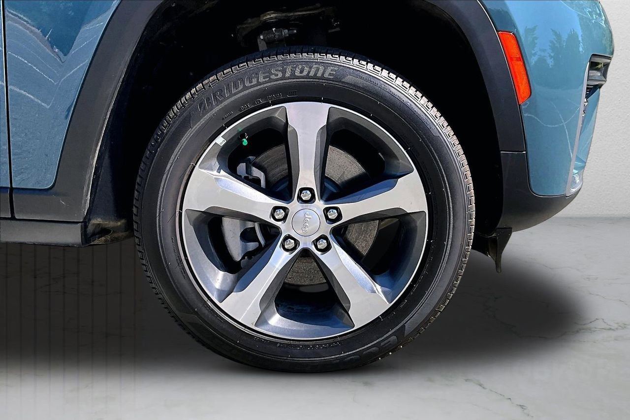 New 2026 Jeep Grand Cherokee L Limited w/ Trailer Tow Package AWD/4WD image 33