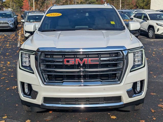 Used 2023 GMC Yukon SLT w/ SLT Luxury Package image 2