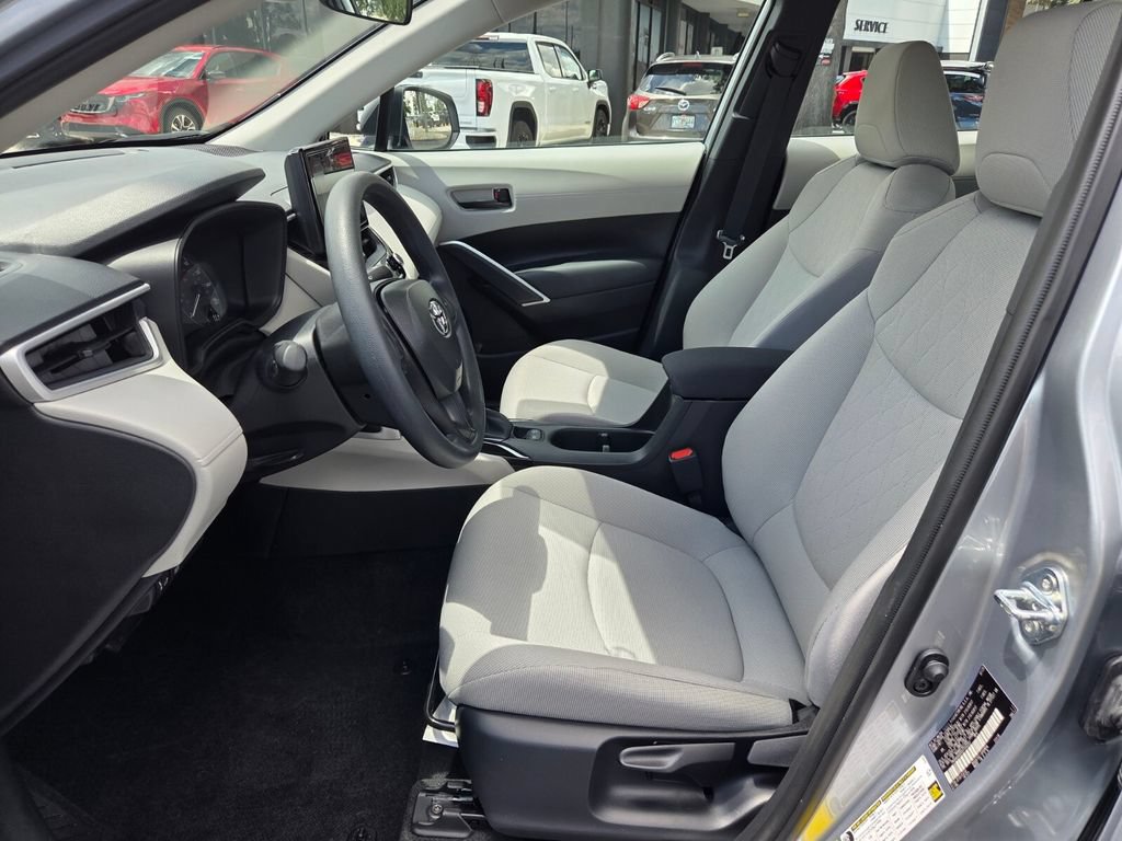 Used 2025 Toyota Corolla Cross L FWD image 3