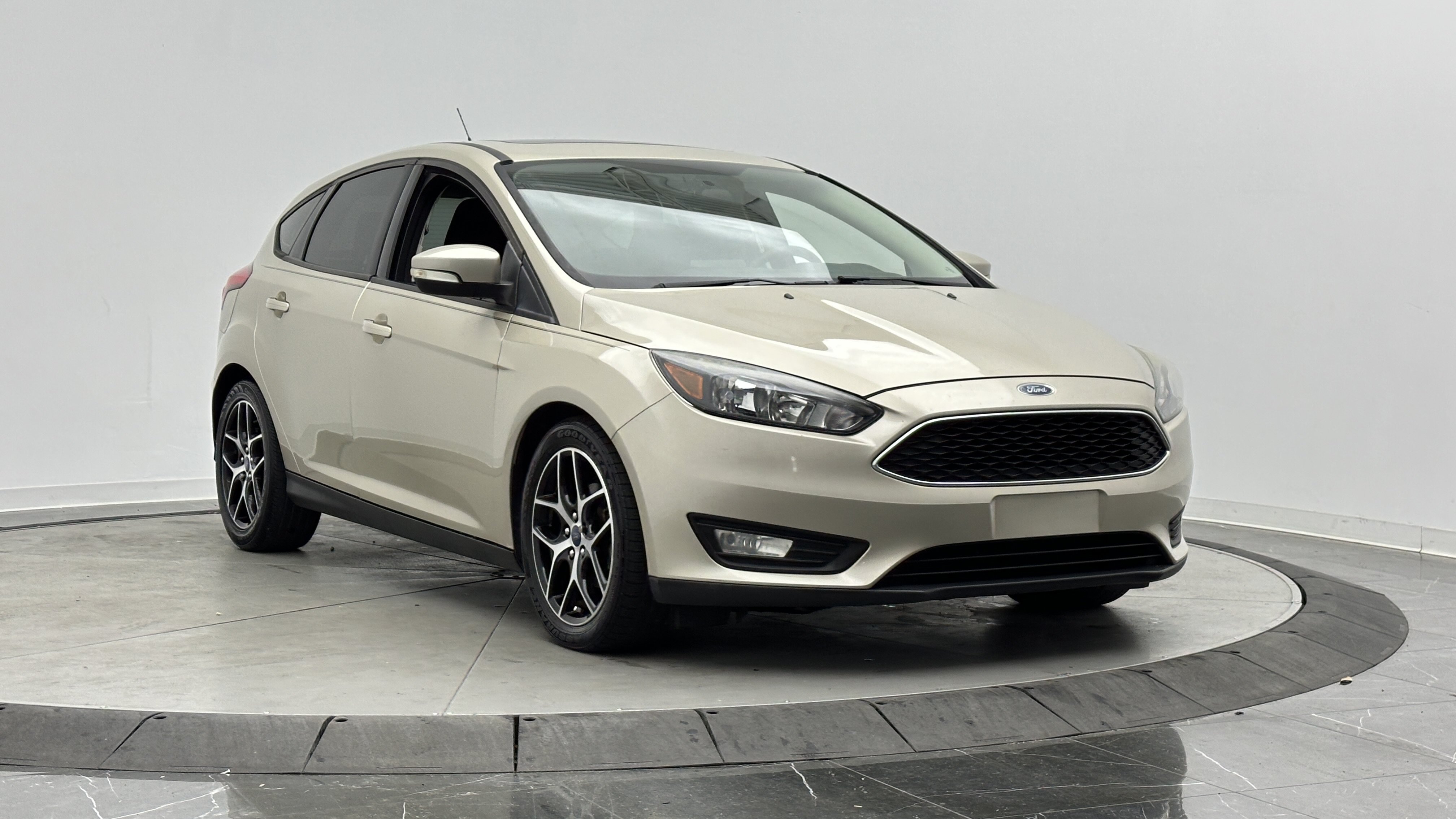 Used 2017 Ford Focus SEL FWD image 3