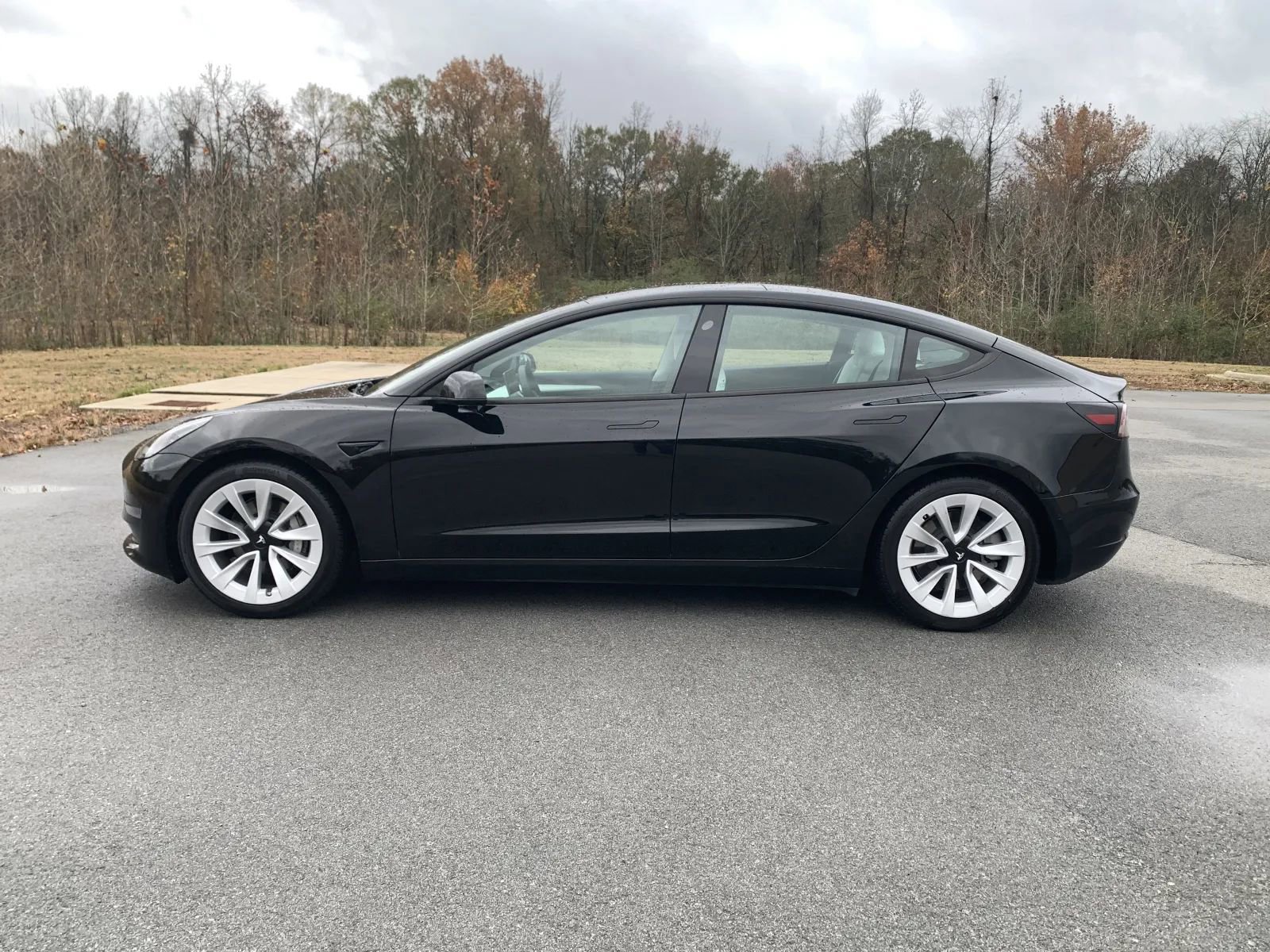 Used 2021 Tesla Model 3 Standard Range Plus image 4