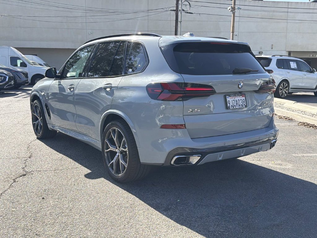 Used 2024 BMW X5 sDrive40i w/ M Sport Package RWD image 4