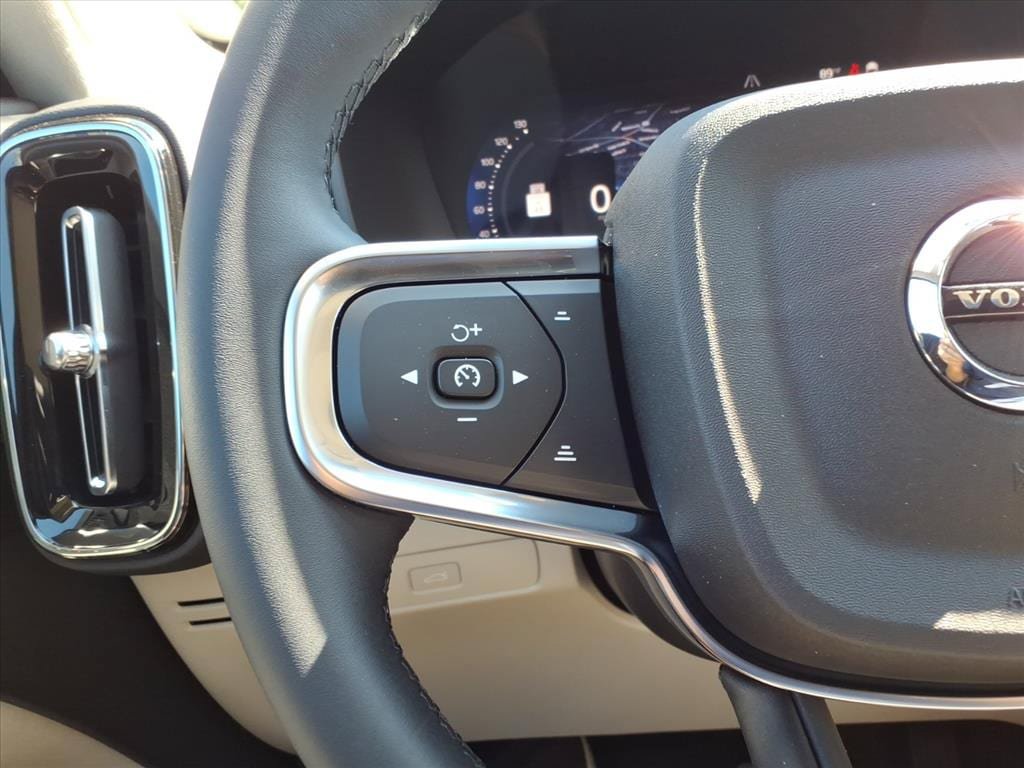 New 2026 Volvo XC40 B5 Plus w/ Protection Package Premier AWD/4WD image 23