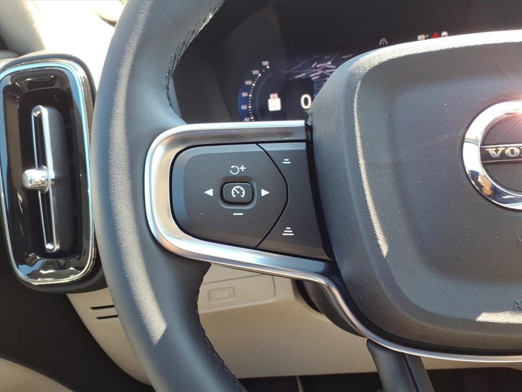 New 2026 Volvo XC40 B5 Plus w/ Protection Package Premier AWD/4WD image 23