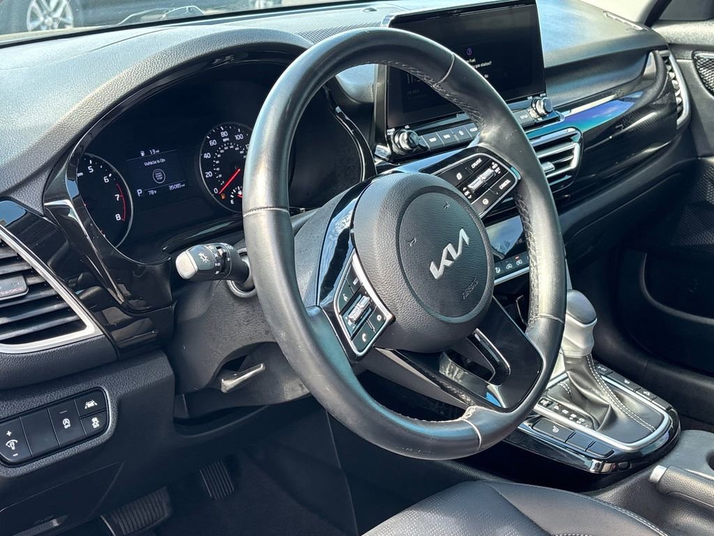 Used 2023 Kia Seltos EX image 8