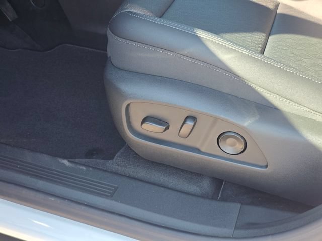 New 2027 Chevrolet Equinox LT w/ Convenience Package II FWD image 21