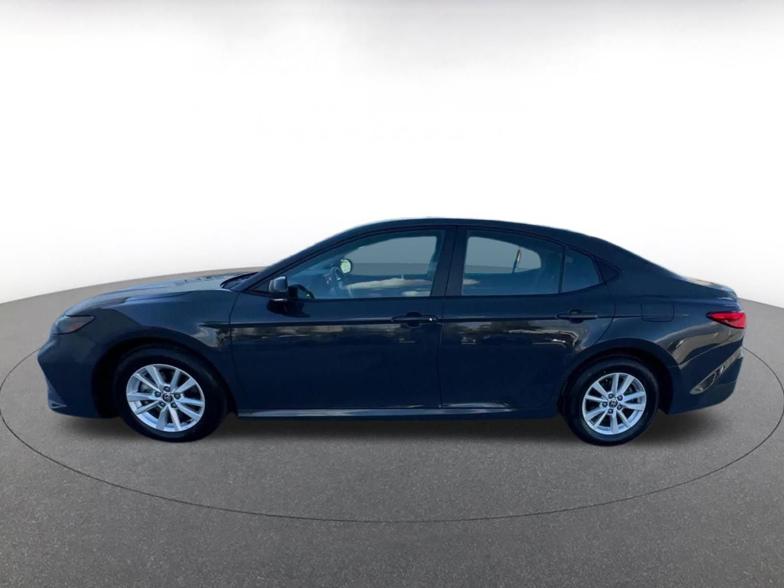 Used 2025 Toyota Camry LE image 10