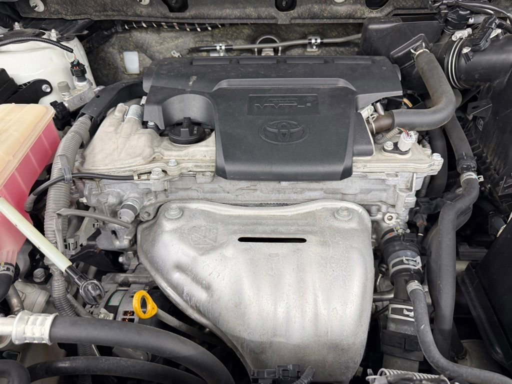 Used 2018 Toyota RAV4 LE AWD/4WD image 38