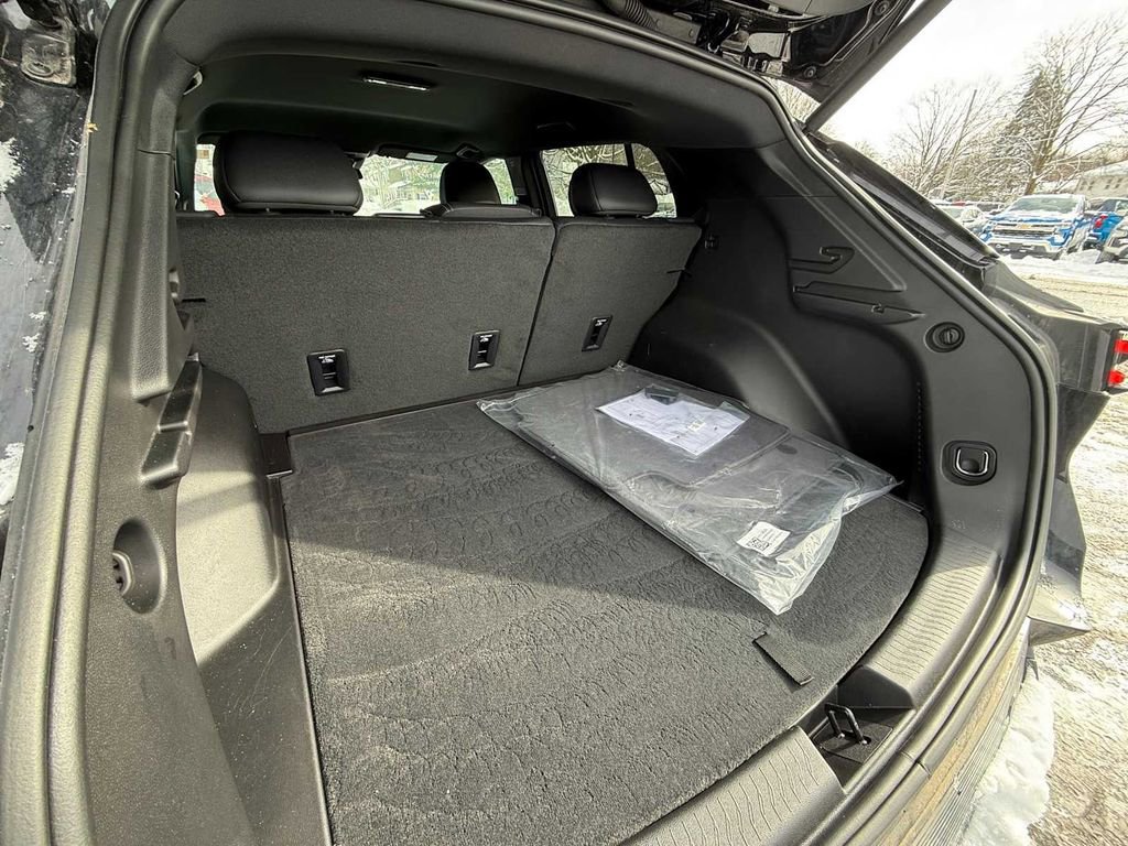 Used 2025 Chevrolet Equinox EV LT w/ Convenience Package image 24