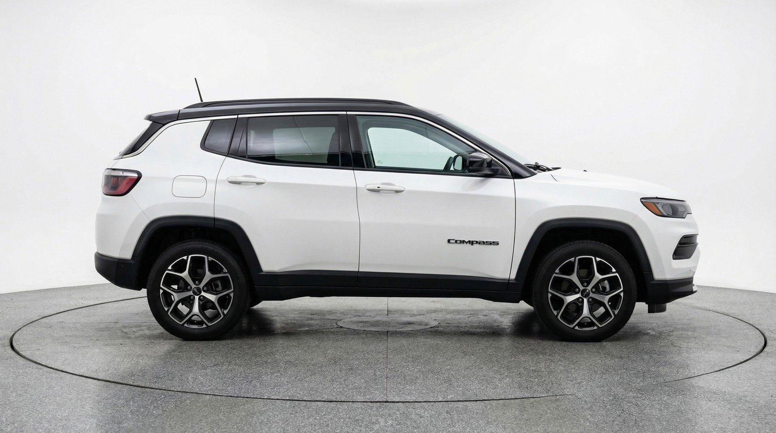 Used 2025 Jeep Compass Limited image 11
