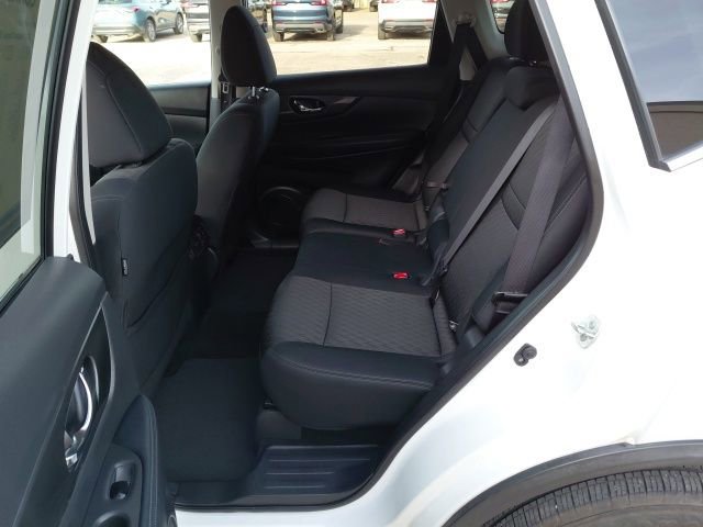 Used 2018 Nissan Rogue SV image 22