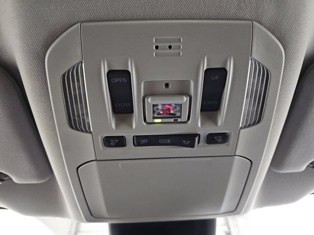 Used 2023 Toyota Highlander XLE AWD/4WD image 26