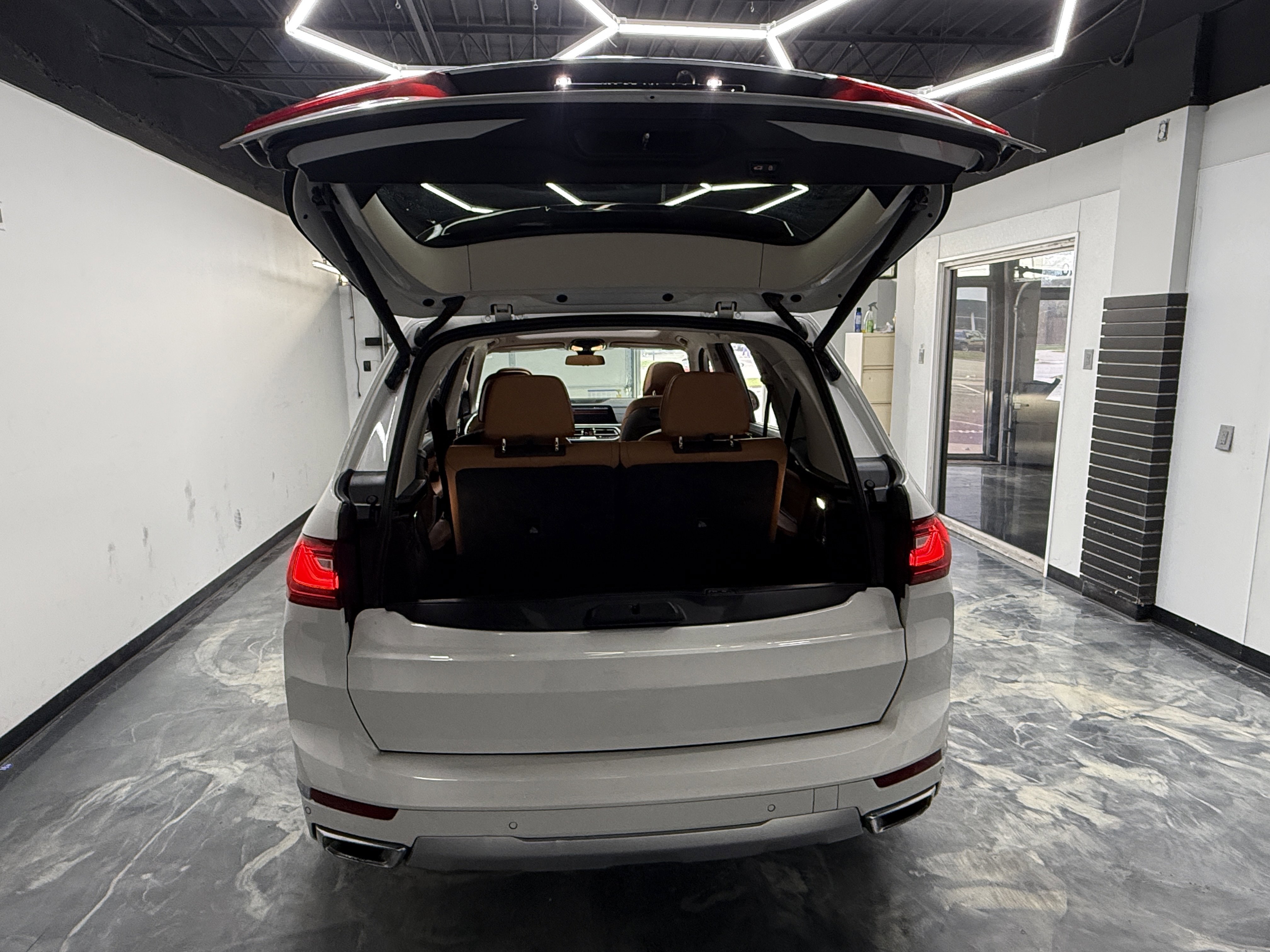 Used 2020 BMW X7 xDrive40i w/ Premium Package image 32