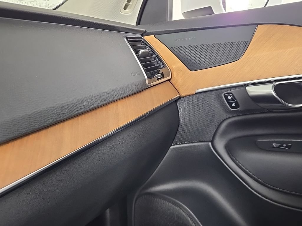 Certified 2023 Volvo XC90 B6 Plus AWD/4WD image 28