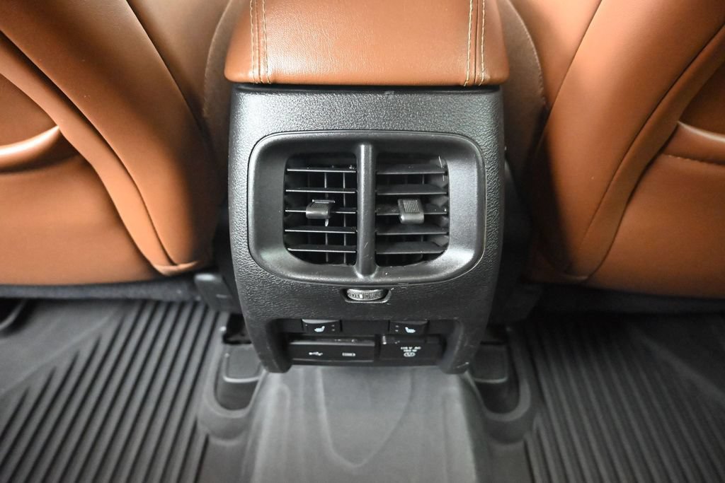 Used 2019 Jeep Cherokee Overland AWD/4WD image 27