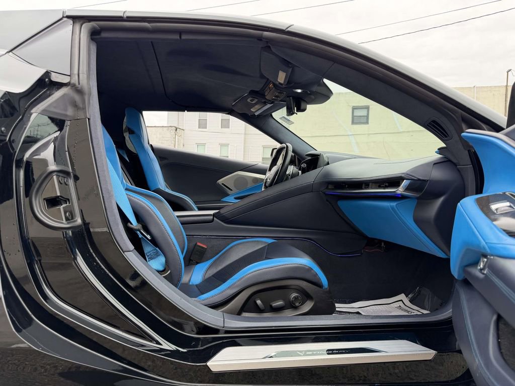 Used 2021 Chevrolet Corvette Stingray Premium Conv w/ Z51 Performance Package image 11