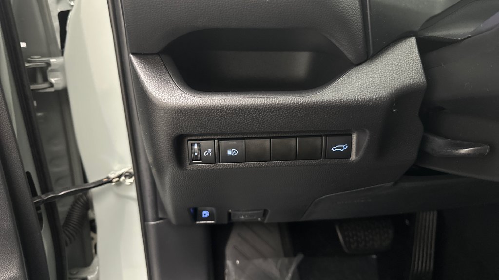 Used 2021 Toyota RAV4 XLE w/ Convenience Package AWD/4WD image 27