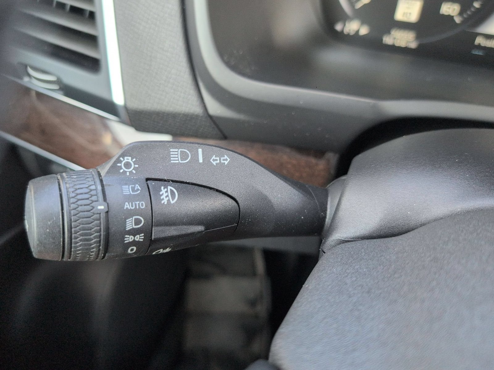 Used 2019 Volvo XC90 T6 Momentum AWD/4WD image 15