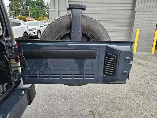 Used 2016 Jeep Wrangler Unlimited Sahara w/ Connectivity Group AWD/4WD image 17