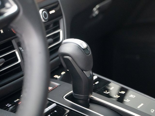 Certified 2025 Porsche Macan S image 27