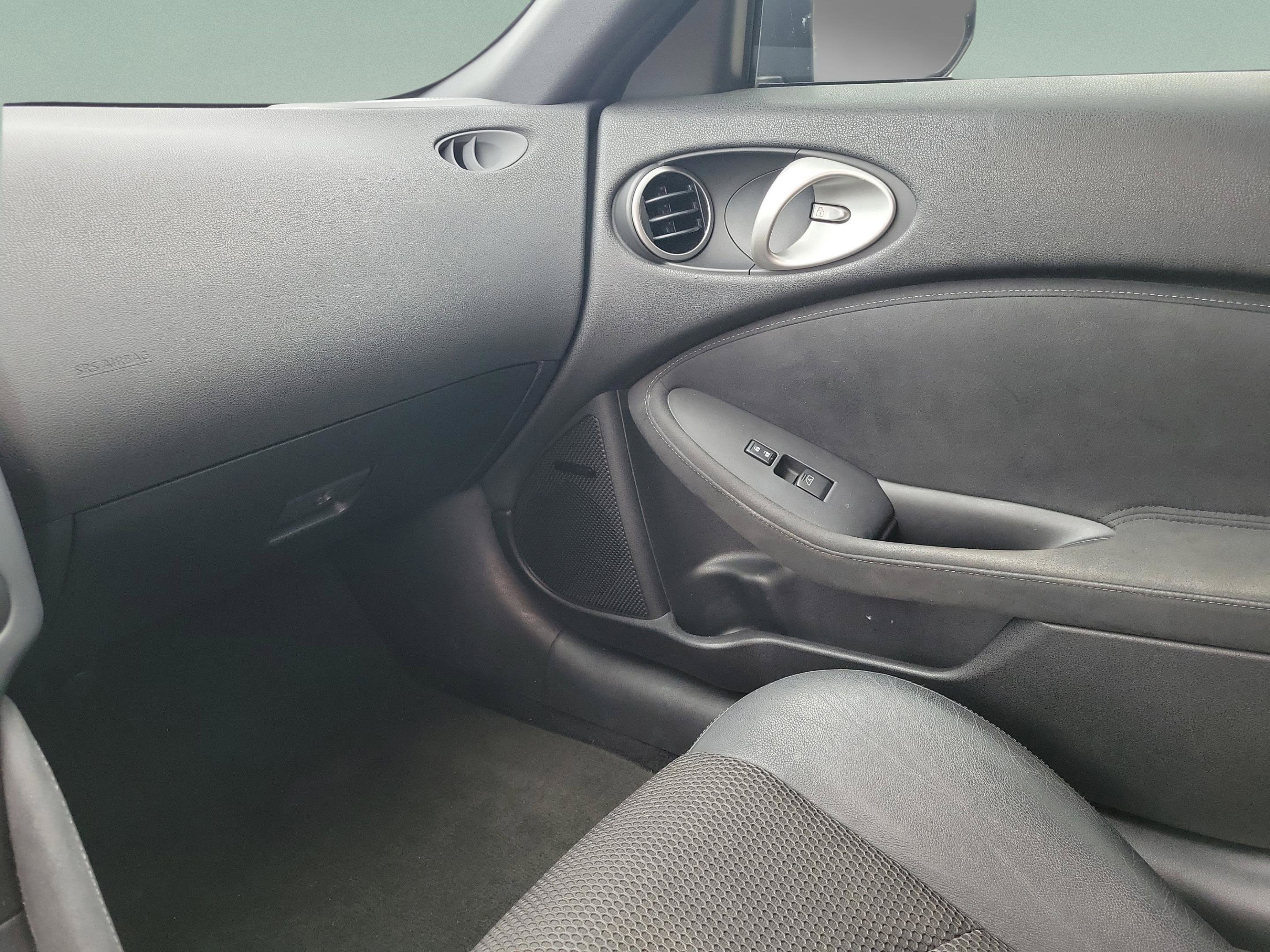 Used 2016 Nissan 370Z Touring RWD image 19