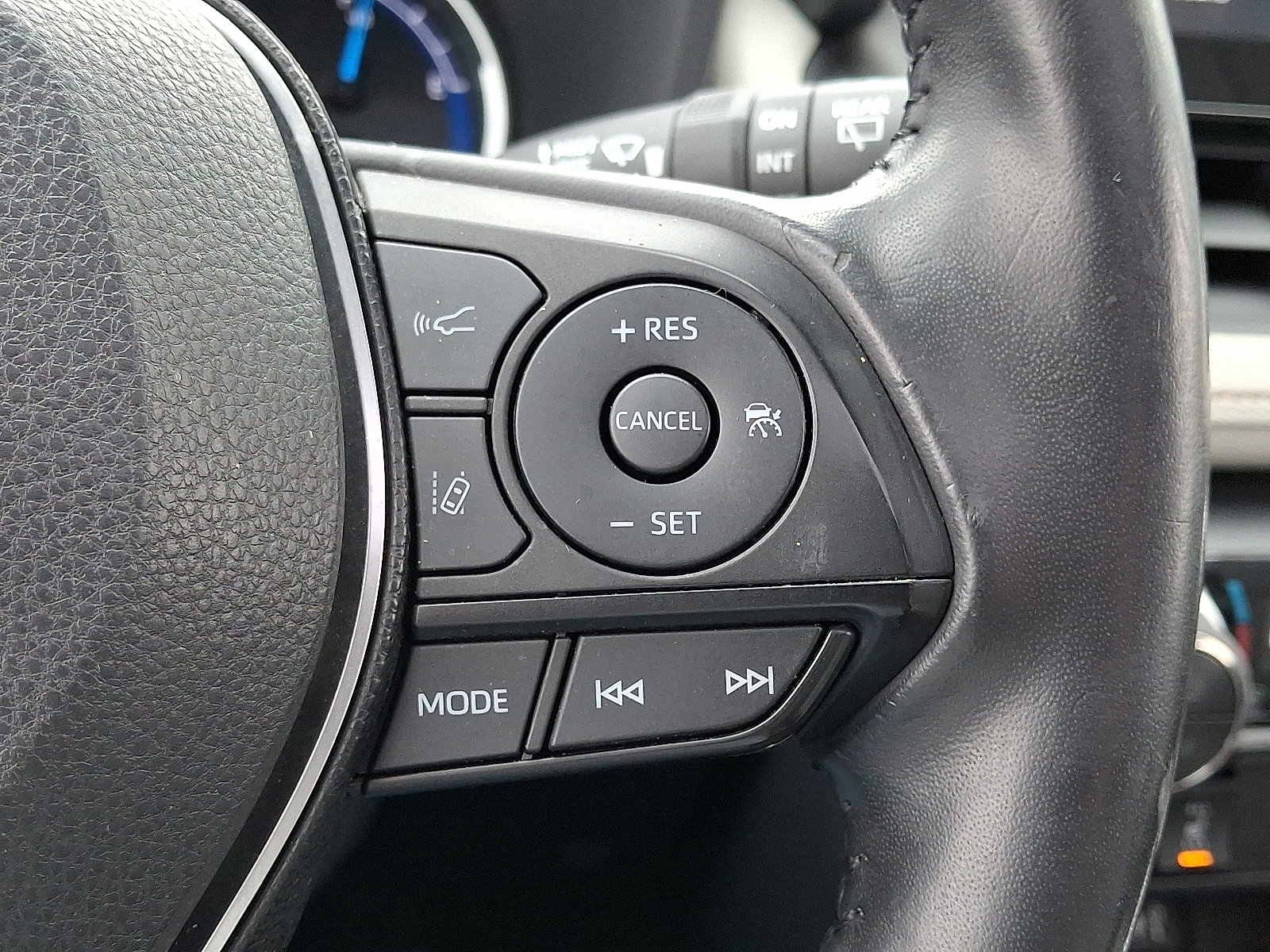 Used 2019 Toyota RAV4 Limited w/ Carpet Mat Package image 25