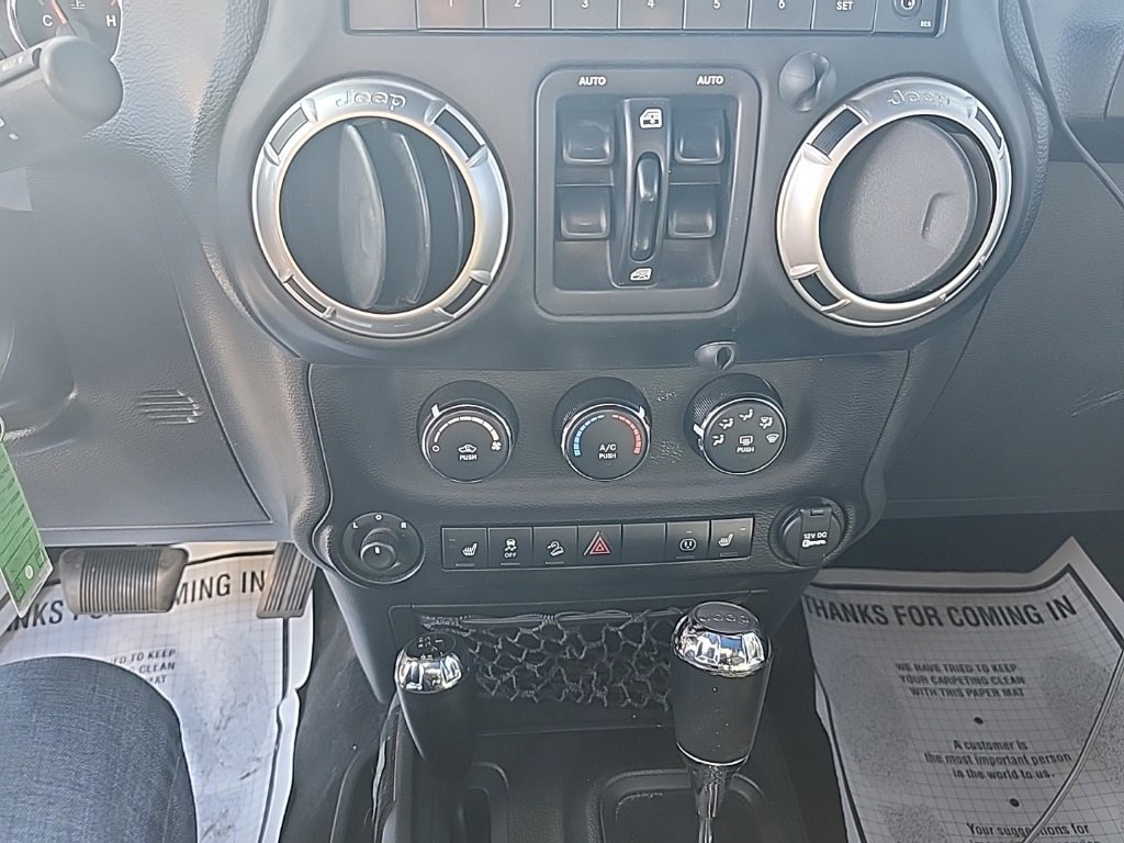 Used 2015 Jeep Wrangler Unlimited Sahara image 25