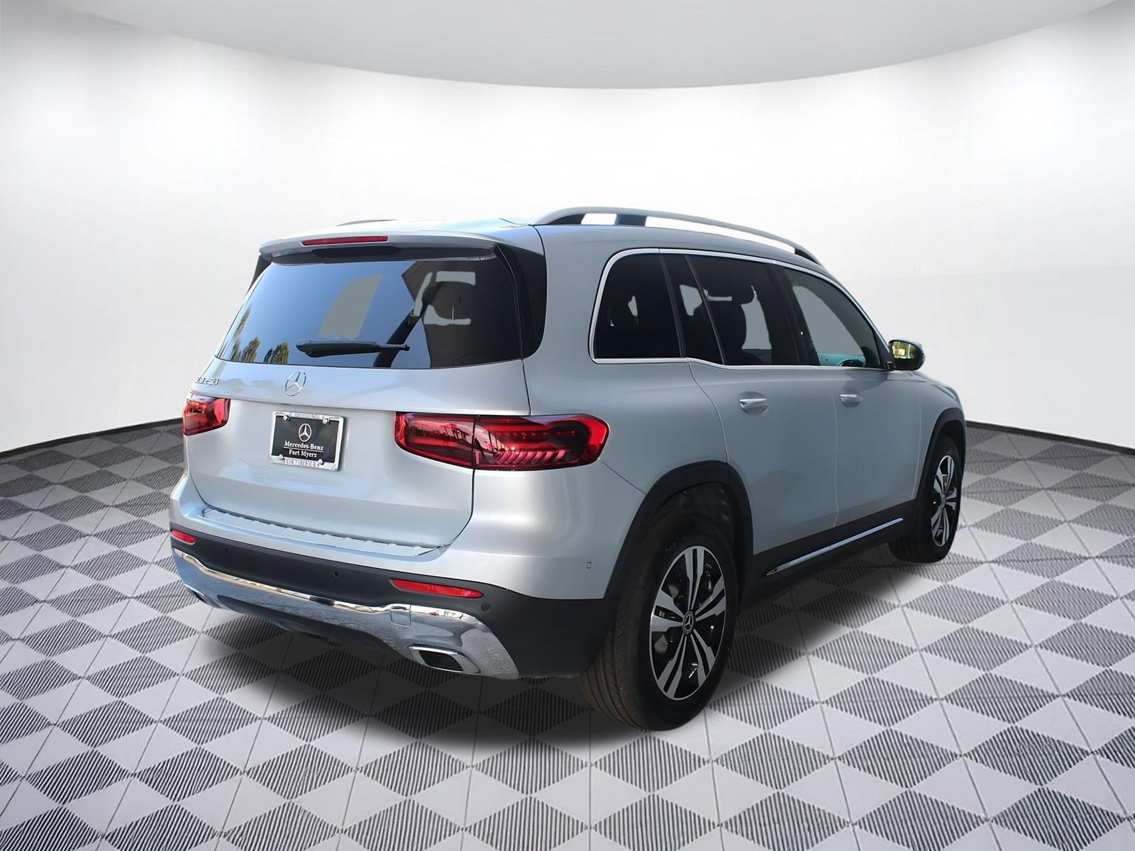 Used 2026 Mercedes-Benz GLB 250 image 9