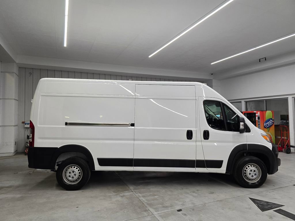 Used 2024 RAM ProMaster 2500 w/ Convenience Group image 7