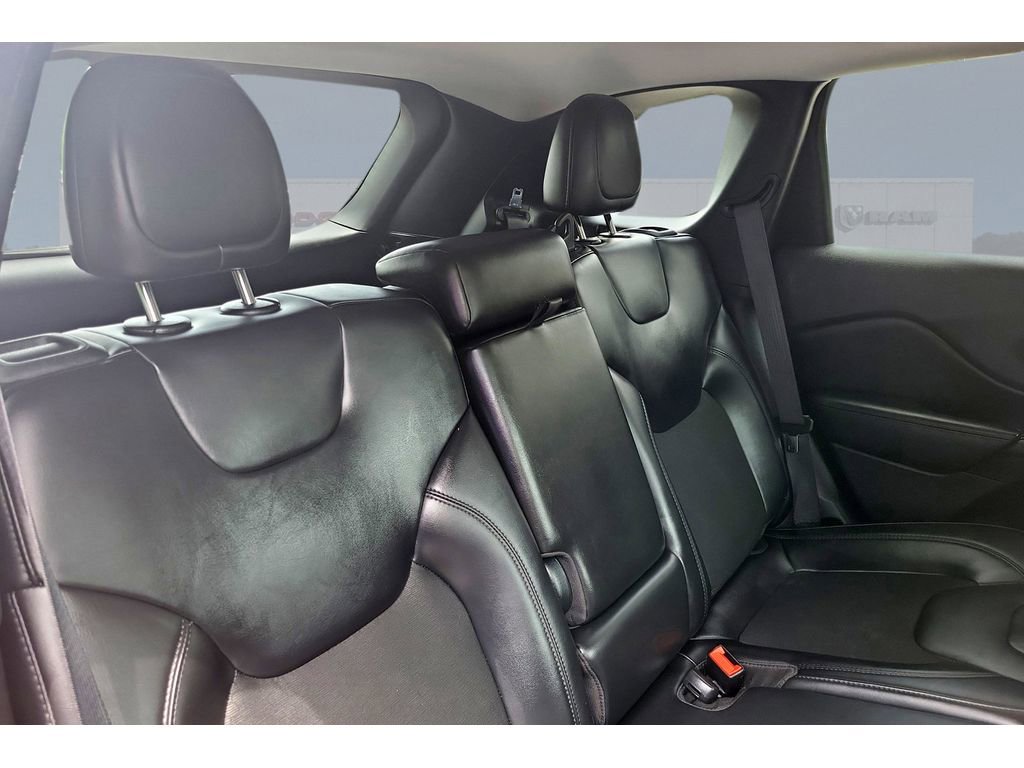 Used 2020 Jeep Cherokee Latitude Plus FWD image 17